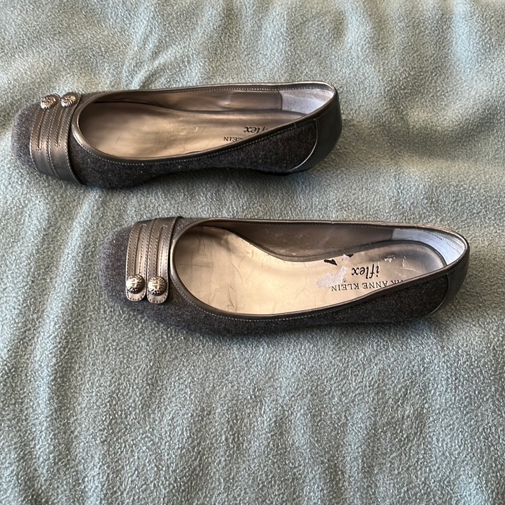 Women’s Wool Flats.